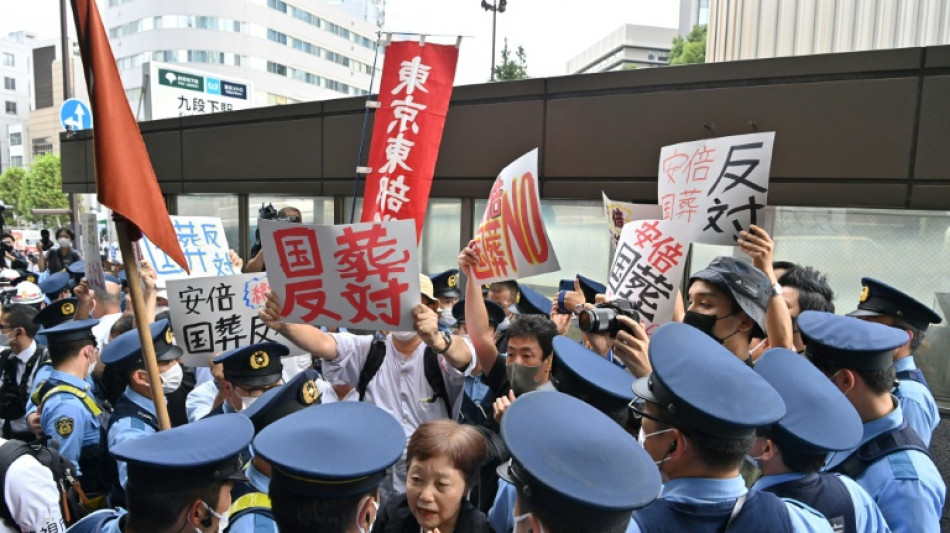 "Benefactor" o "fascista": cruce de opiniones por el funeral de Abe en Japón