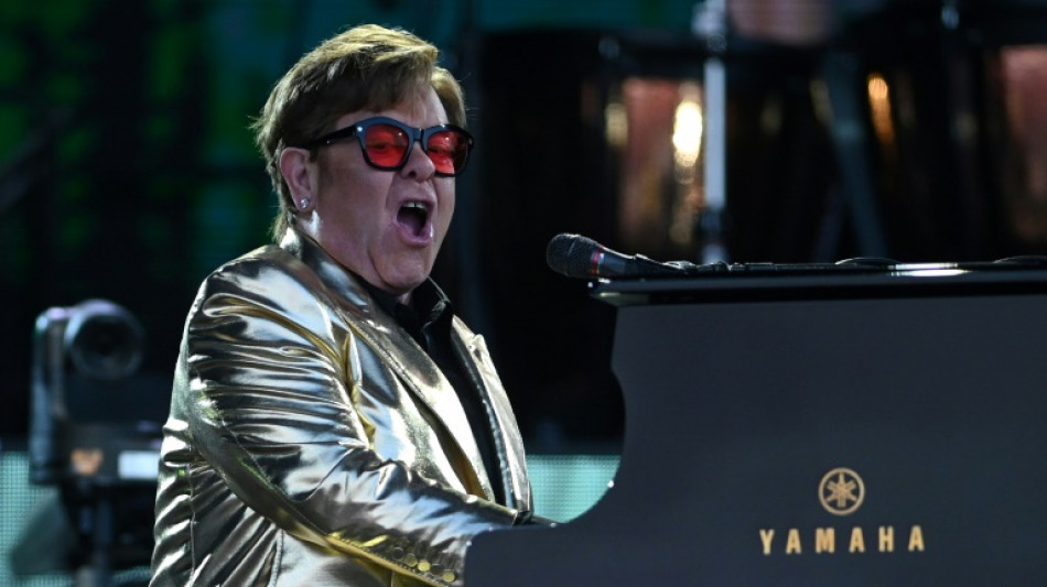 Fãs do mundo inteiro se despedem de Elton John no último show do cantor