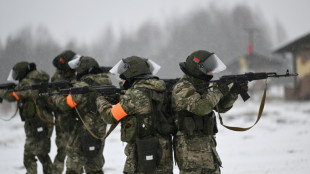 Cadetes bielorrusos entrenan en tanques rusos entre temores a un conflicto