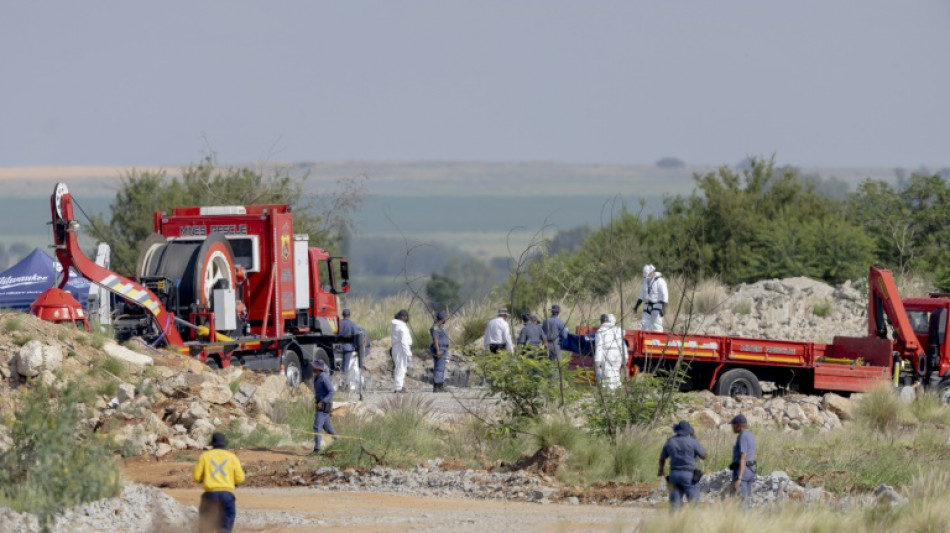 Suben a 15 muertos y más de 20 los mineros rescatados en una mina clandestina en Sudáfrica