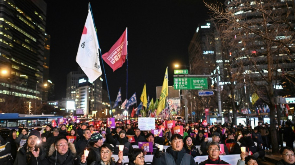 Tausende demonstrieren in Südkoreas Hauptstadt Seoul nach Aufruhr um Kriegsrecht