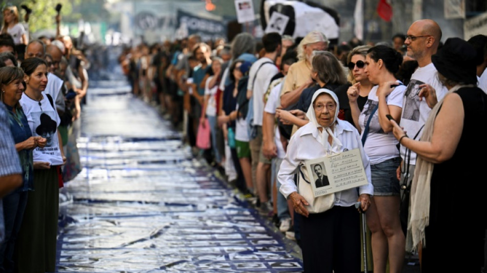 Argentinos marcharon a las plazas para decir "Nunca más" a una dictadura