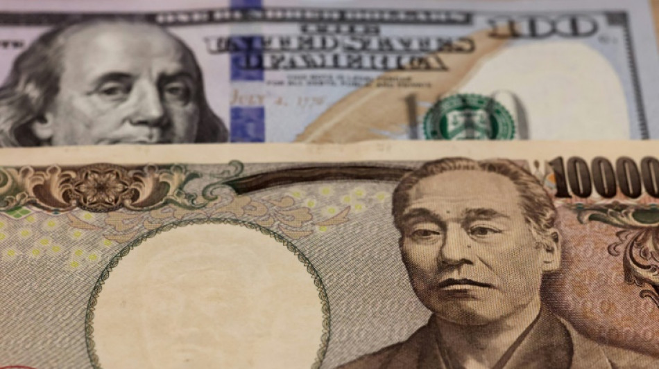 Yen hits lowest level against dollar since 1990  