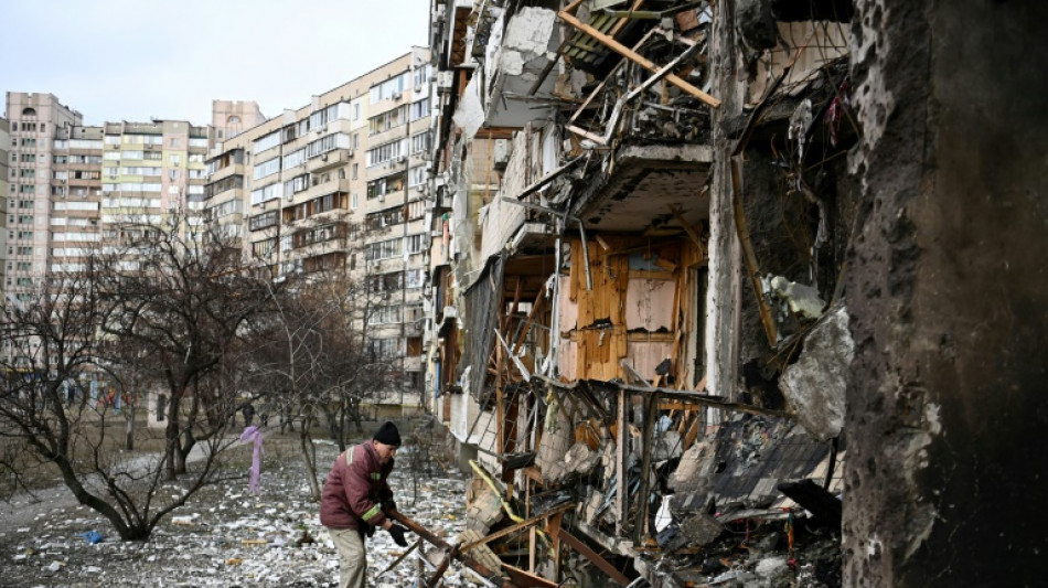 Fighting in Kyiv as Putin calls for Ukraine coup