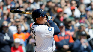 Cabrera bags 3,000th MLB hit