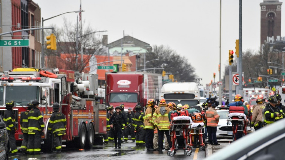 Au moins 16 blessés après des tirs dans le métro de New York, un suspect recherché