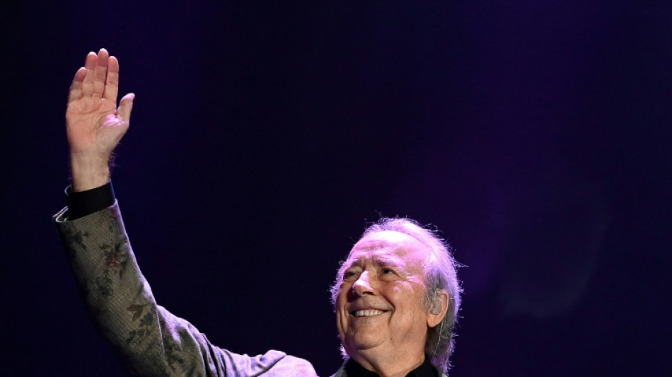 "Ha sido un placer": Serrat se despide de los escenarios en Barcelona