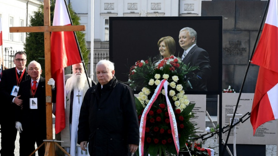 Polonia conmemora el accidente de Smolensk con sirenas, pese a las críticas