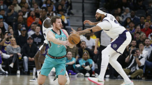 Los Lakers vencen a los Spurs en el regreso de LeBron, los Bucks a Cleveland