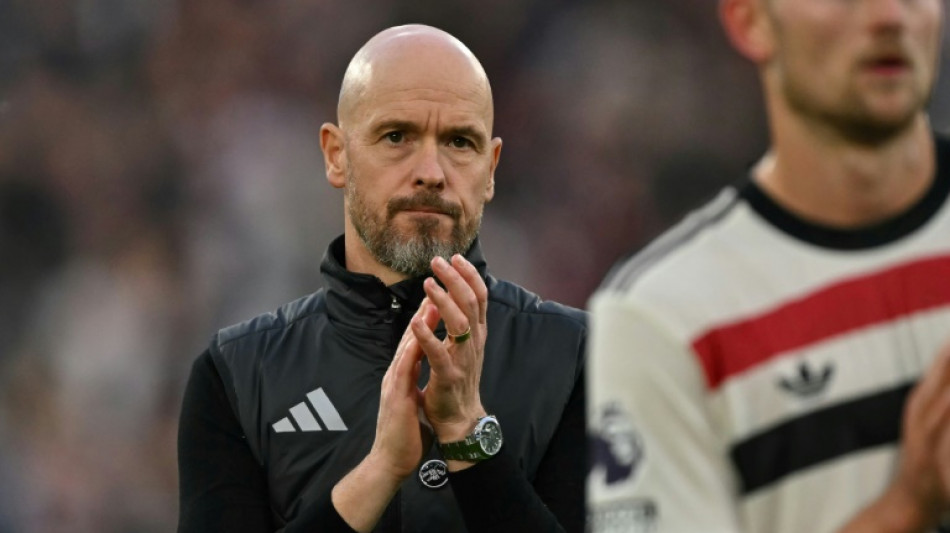 Manchester United demite técnico Erik ten Hag