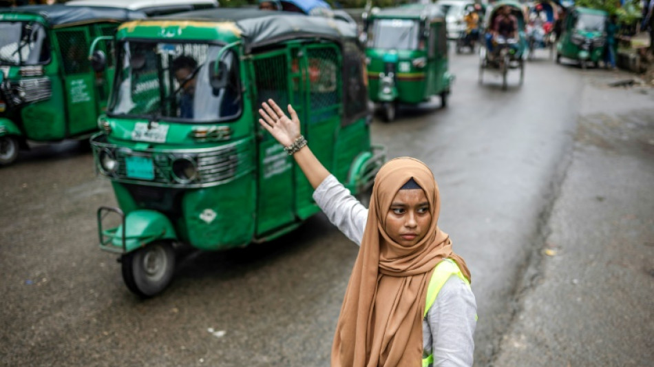 As police strike, Bangladesh students cop traffic duty