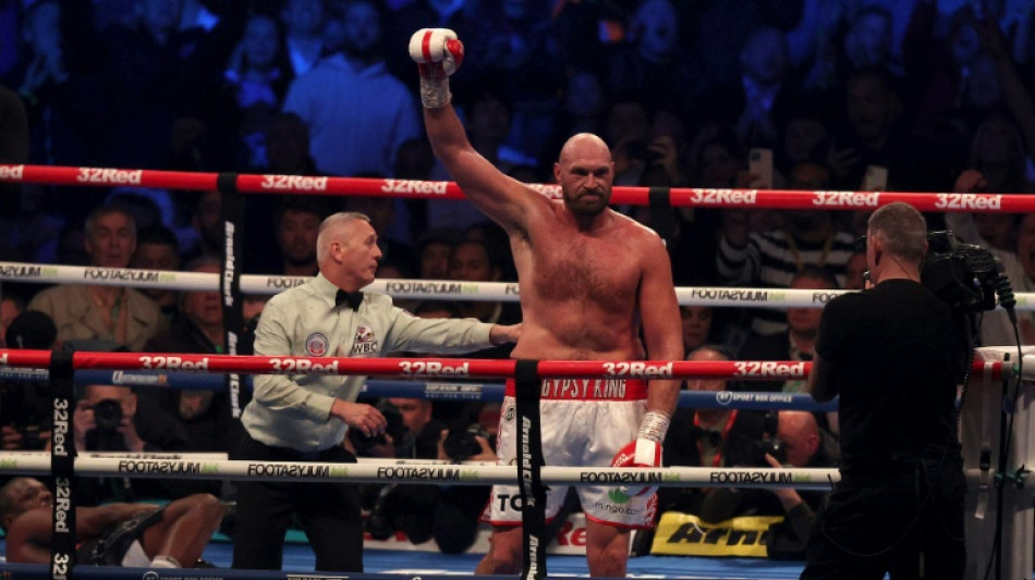 Fury beats Whyte to retain world heavyweight title 