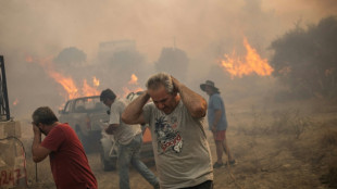 Tres muertos en Grecia, que sigue combatiendo los incendios