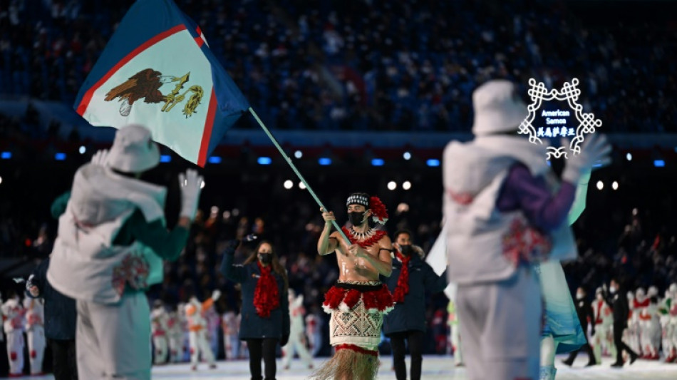 JO-2022: le porte-drapeau samoan torse nu dans le froid pékinois
