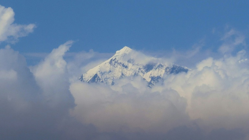 Montañistas hallan más de 1,6 toneladas de desechos plásticos en el Himalaya