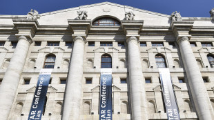 Borsa: Milano poco mossa, corre Generali, realizzi su Mps