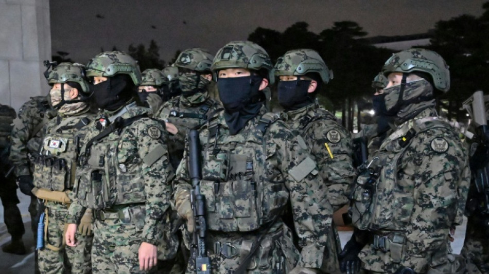 Corea del Sur suspende a tres militares por su participación en la aplicación de la ley marcial