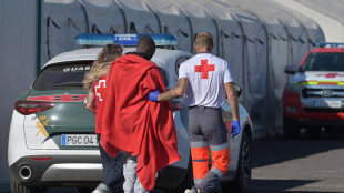 Oltre 81 migranti sbarcati alle Canarie, uno è in ospedale