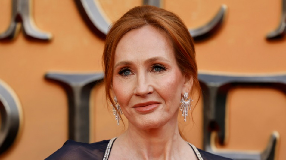 Pas de poursuites contre J. K. Rowling après ses critiques contre une loi sur la transidentité