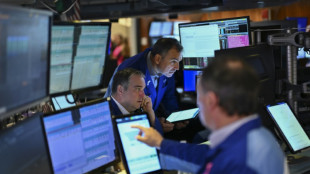 Wall Street termine partagée, surmonte l'anxiété géopolitique