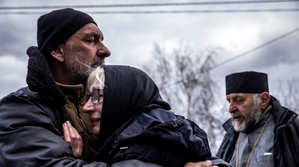 A Gostomel, près de Kiev, on exhume le maire et d'autres victimes de "crimes de guerre"