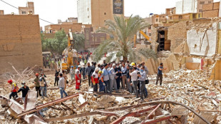 Sube a 41 muertos el balance del derrumbe de un edificio en Irán