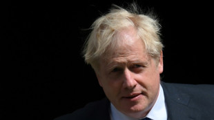 Boris Johnson quiere "seguir adelante" pese al alud de dimisiones en su gobierno