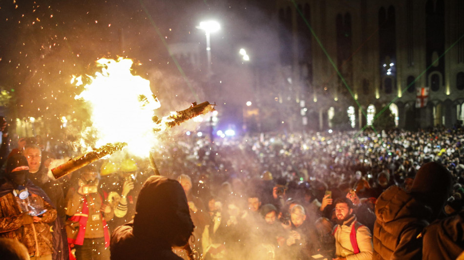 Scontri tra manifestanti pro-Ue e polizia a Tbilisi