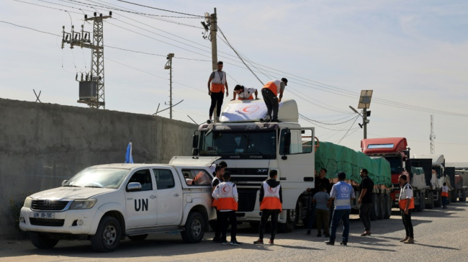 Primeiros caminhões de ajuda entram em Gaza e ONU pede 'cessar-fogo humanitário'