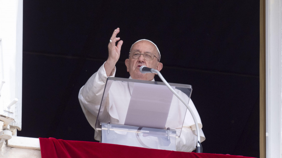 Il Papa, 'chi fa guerre si pensa potente ma è miserabile'