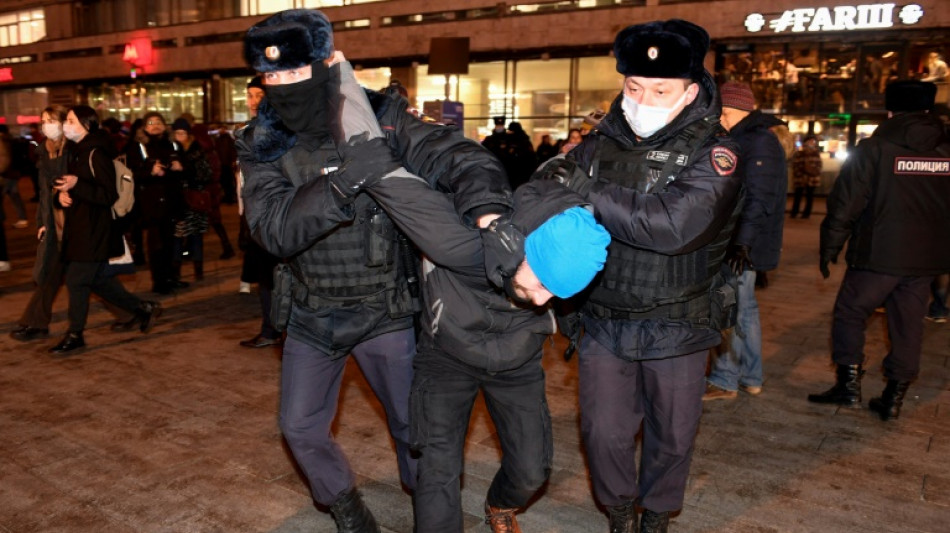 Fast 1400 Festnahmen bei Protesten gegen Ukraine-Invasion in Russland