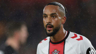 Theo Walcott anuncia aposentadoria do futebol aos 34 anos