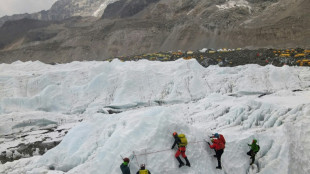 Suspendida la búsqueda de tres alpinistas desaparecidos en el Everest