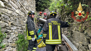 Escavatore si ribalta, morto un operaio di 39 anni