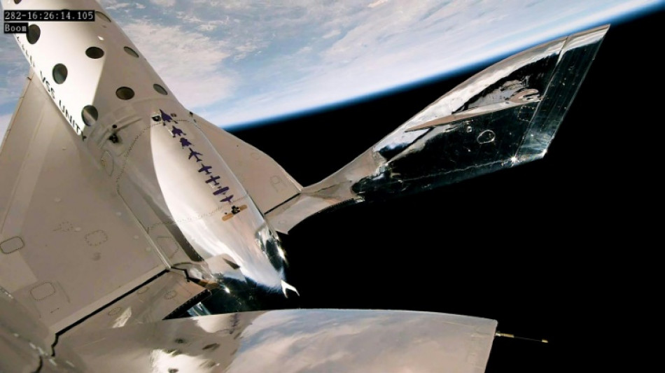 Virgin Galactic realiza su primer vuelo espacial comercial