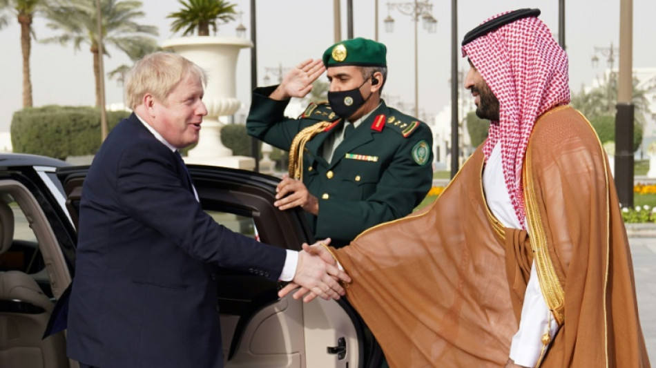 Boris Johnson dans le Golfe pour parler pétrole et Ukraine