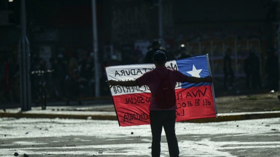 Saqueos y casi 200 detenidos tras noche de protestas en Chile