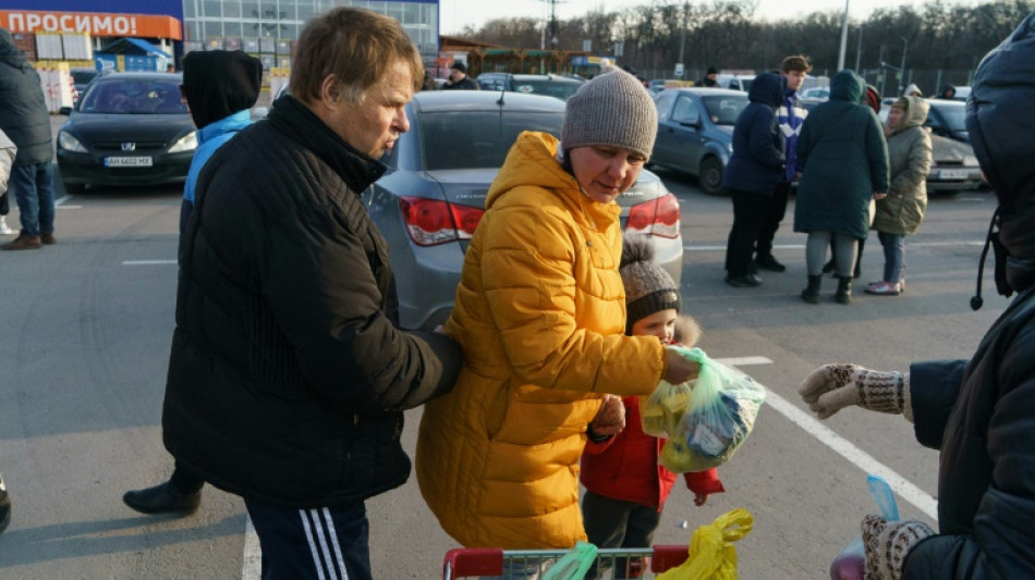 Fleeing Ukrainians recount Mariupol 'hell'