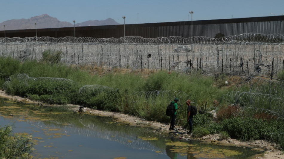 Migrantes suman otra penuria en su camino a EEUU: el calor extremo