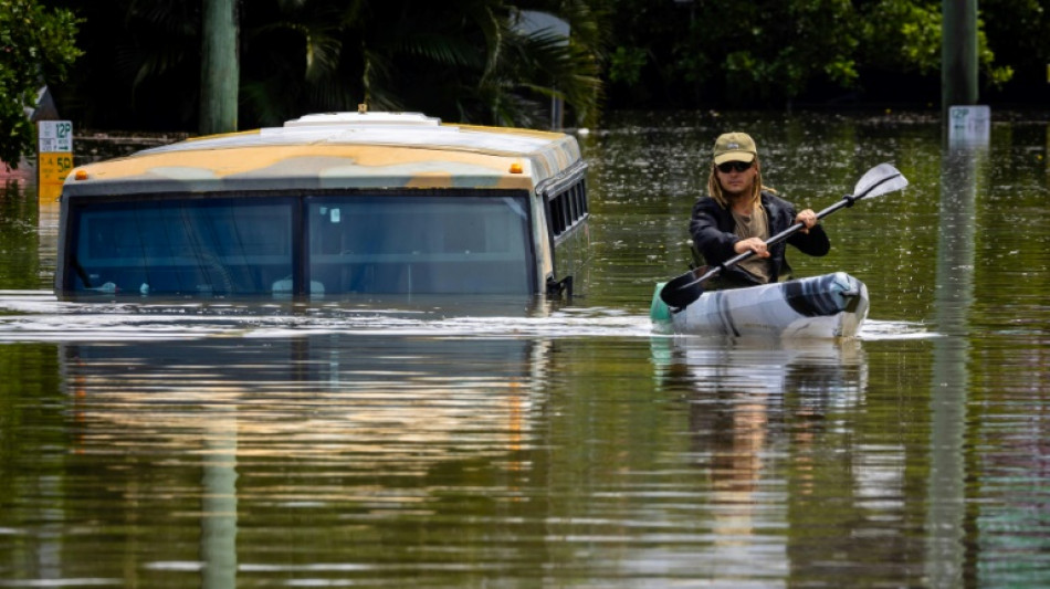 Miles de australianos dejan sus casas por las inundaciones, muchos se resguardan en techos