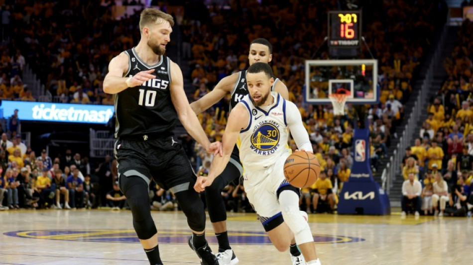 Warriors vencen a Kings y empatan su serie del Oeste y los Cavs, al borde del abismo en el Este