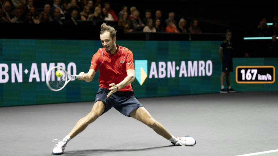 Daniil Medvedev supera a Jannik Sinner en la final del torneo ATP de Róterdam