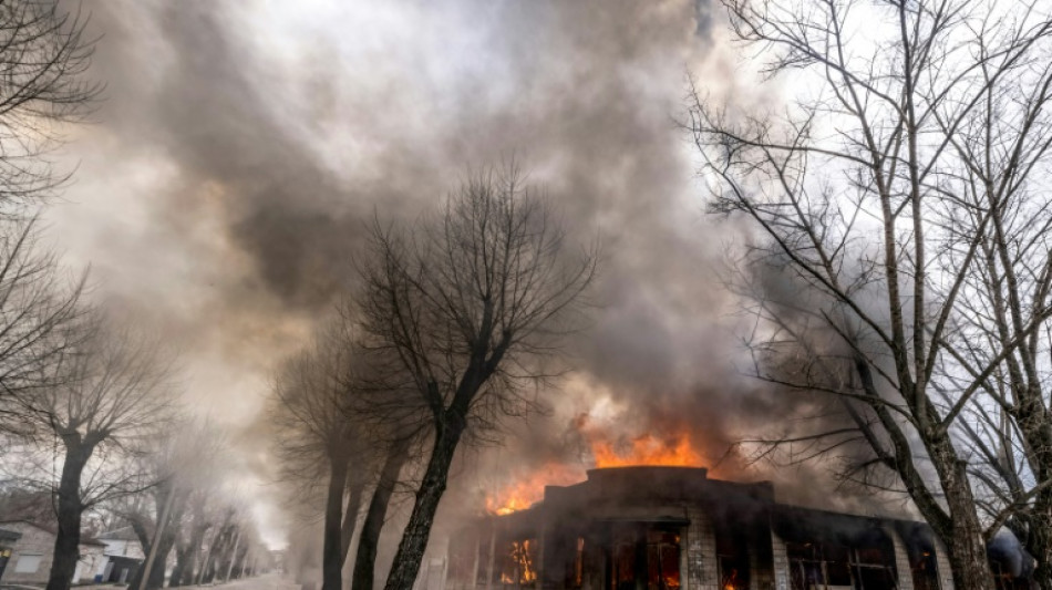 Evacuations dans l'Est de l'Ukraine où l'étau se resserre