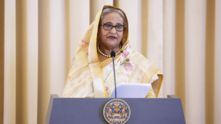 Media, l'ex premier del Bangladesh è atterrata in India