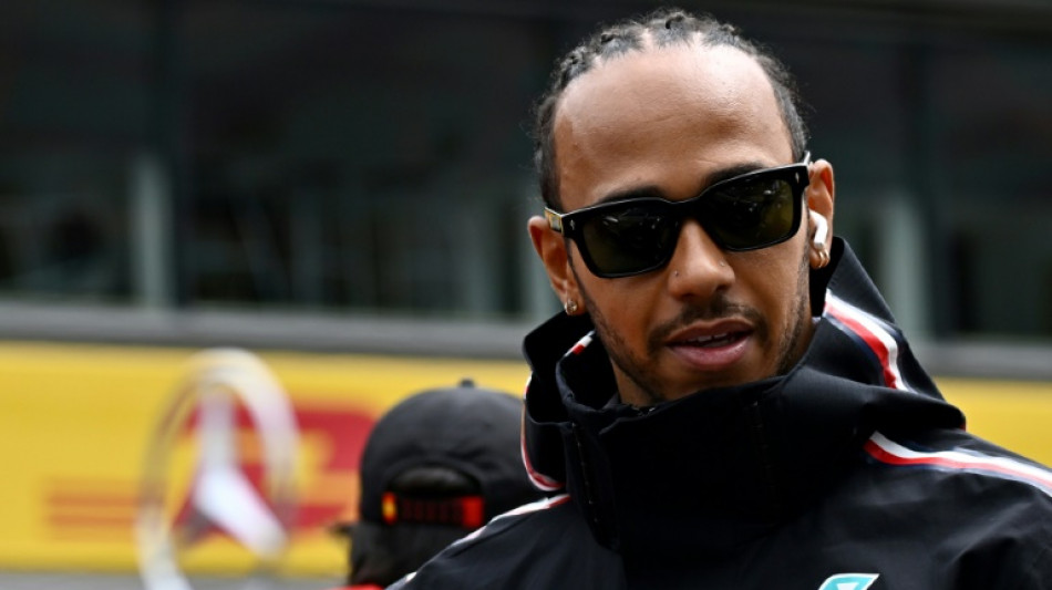 Lewis Hamilton renova com a Mercedes até 2025