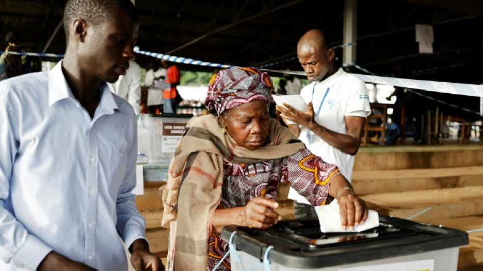 Sierra Leona elige presidente en medio de una crisis económica