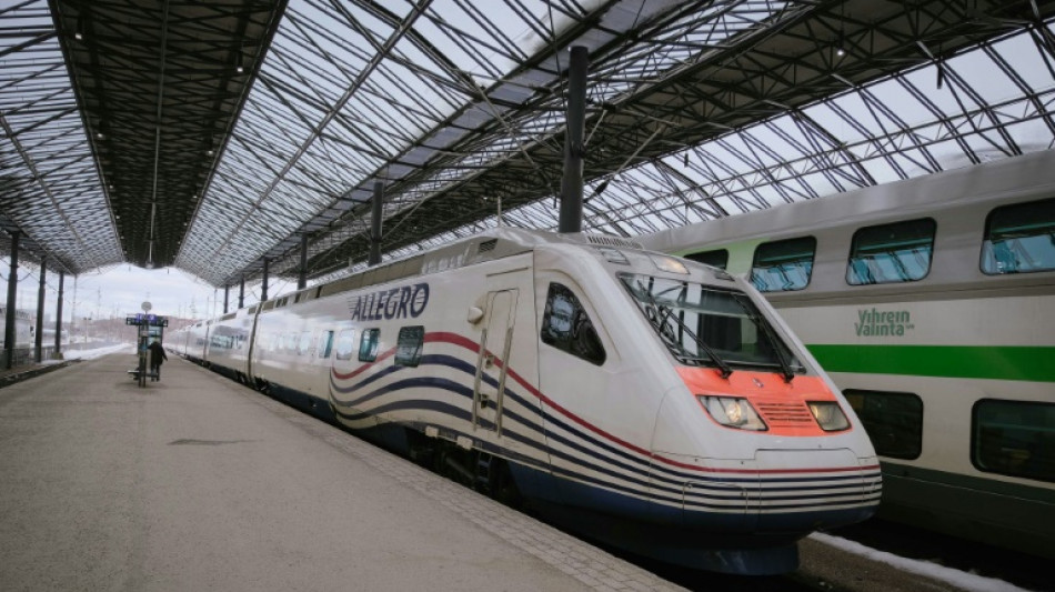 El tren a Helsinki, una salida para los rusos hacia Europa