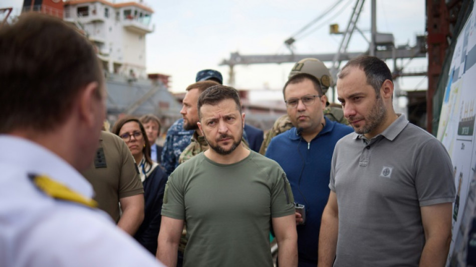 Zelenski supervisa la reanudación de las exportaciones de grano en un puerto ucraniano