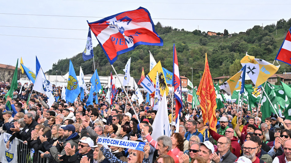 Salvini a Pontida, 'l'Autonomia è legge, indietro non si torna'