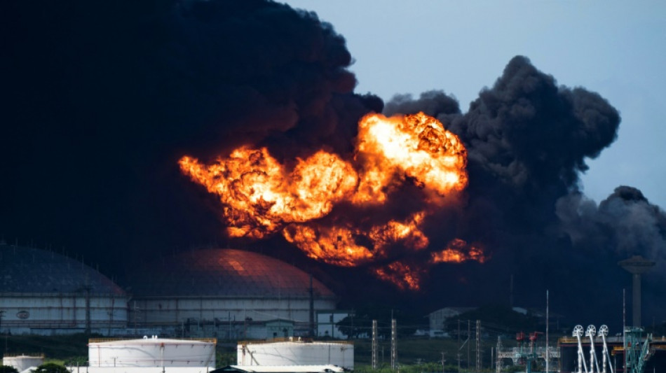 Großbrand in kubanischem Treibstofflager bringt zwei weitere Tanks zum Einsturz